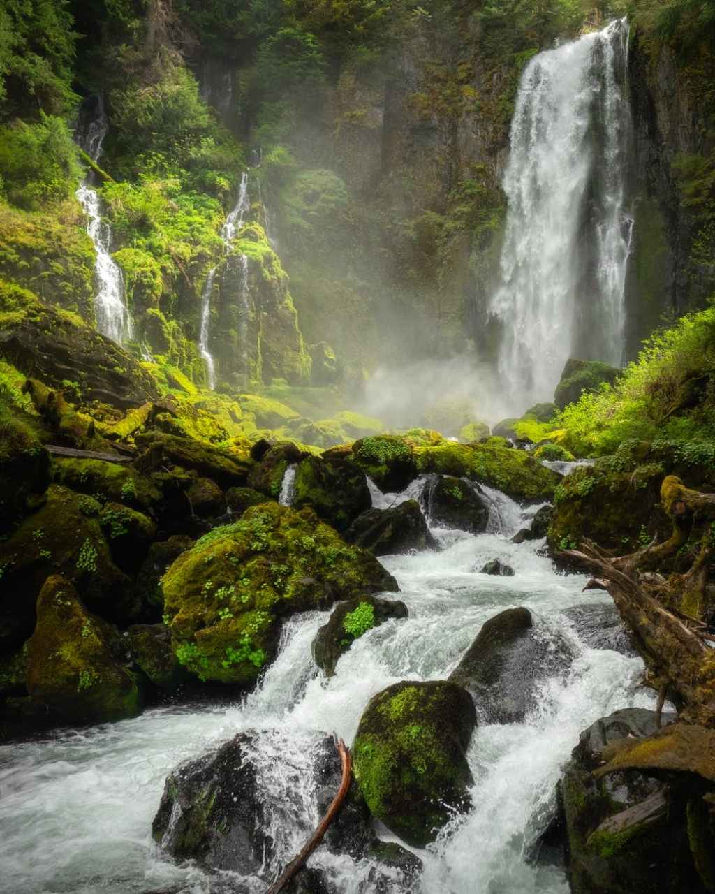 Spirit Chronicles: Gigantic Waterfall